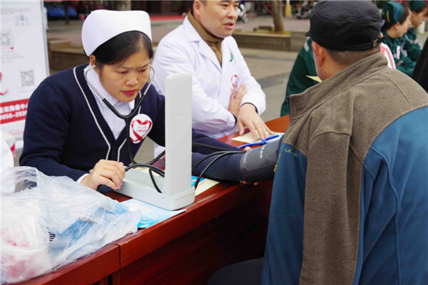 心梗救治日 | 松桃苗族自治县民族中医院义诊送健康