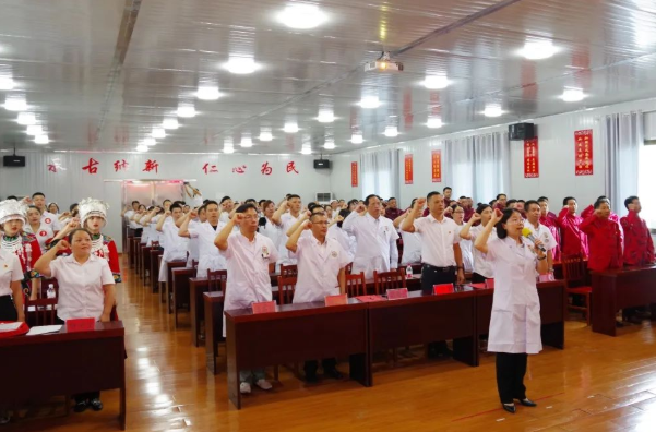 “医”心向党 踔厉奋进 | 松桃县民族中医院举办2022年“中国医师节”系列活动