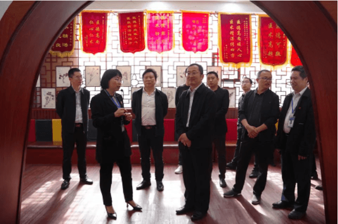 省中医药管理局党组成员、副局长宋文勇一行到松桃县民族中医院调研指导工作