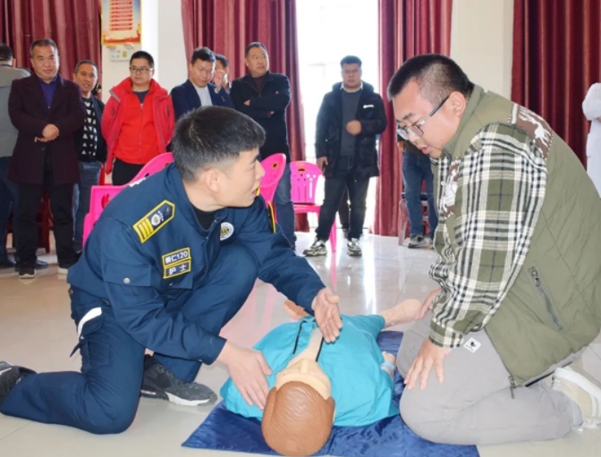 松桃县民族中医院：宣讲义诊同步行 中医为民服务优