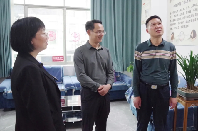 【粤黔协作•莞爱铜行】广东省粤黔协作工作队铜仁工作组到县民族中医院调研