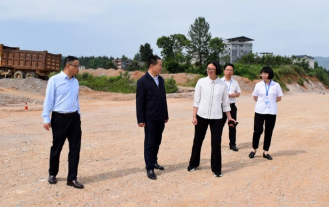 贵州省中医药管理局调研组到松桃苗族自治县民族中医院调研高质量发展工作情况