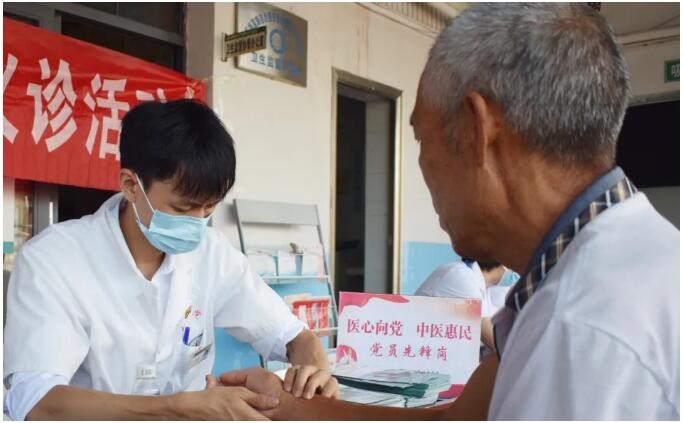 药线点灸、苗医药小儿推拿……群众在家门口便能免费体验