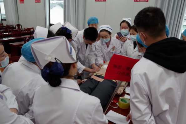 “质量、安全、创新、提升”——县民族中医院举办首次护理工作坊