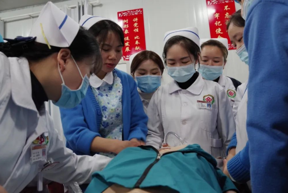 “质量、安全、创新、提升”——县民族中医院举办首次护理工作坊
