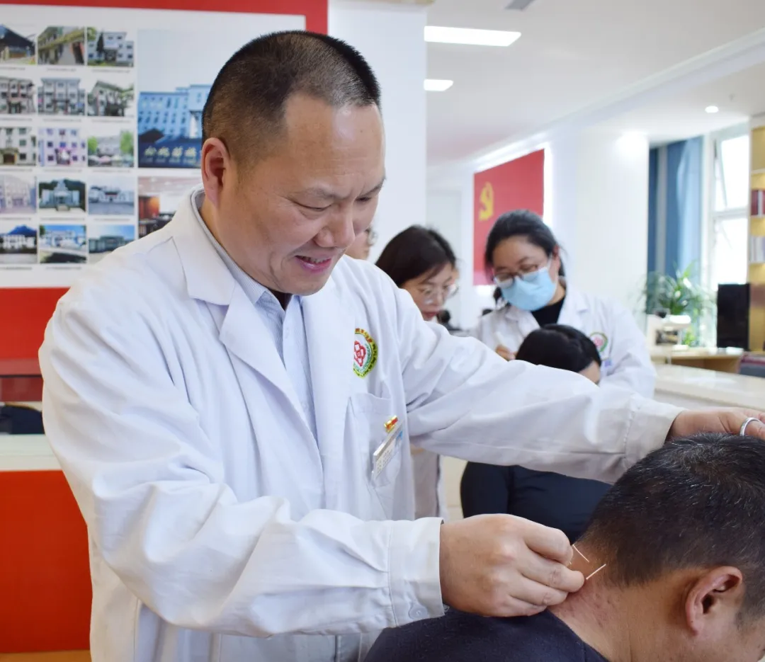 中医义诊走进法院  健康服务“零距离”