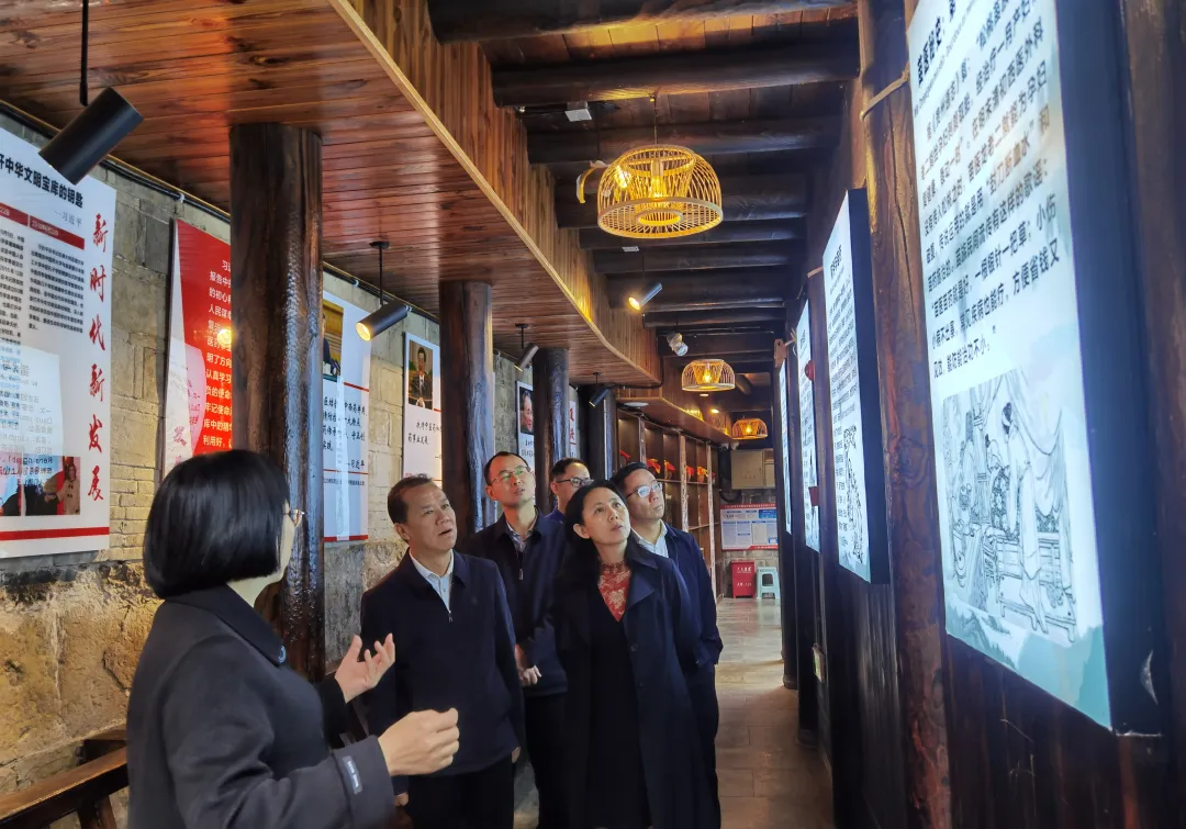 市科协到中南门古城松桃苗医馆调研