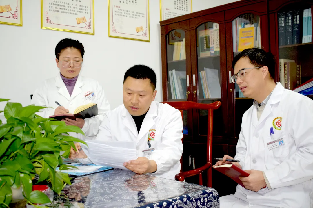 车崇武：精诚医者守初心   赤胆担当践使命
