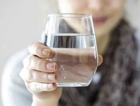 起床后5种水不能喝，破坏免疫力、诱发高血压……对身体没好处